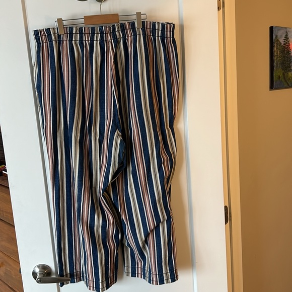 Size 16 wide leg capri style denim striped pant - Picture 4 of 6